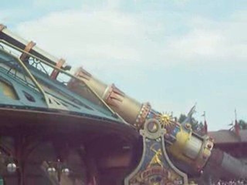 Recul du Canon de space de nouveau de service.