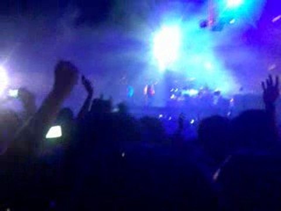 With or without you - U2 - Nice - 15 juillet 2009 (extrait)