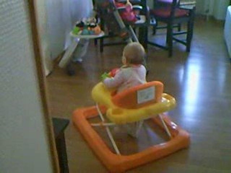 Premiere pats de ma fille dans son youpala