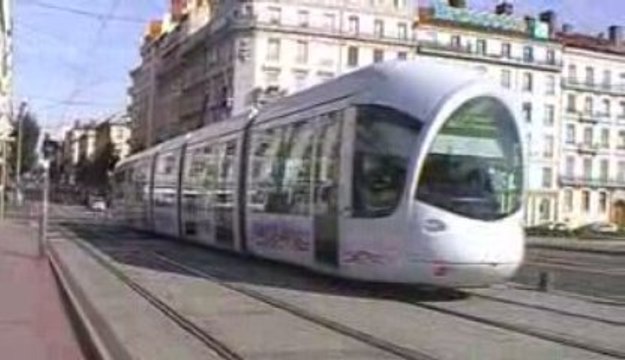 Rame Citadis 302 sur le pont Gallièni à Lyon