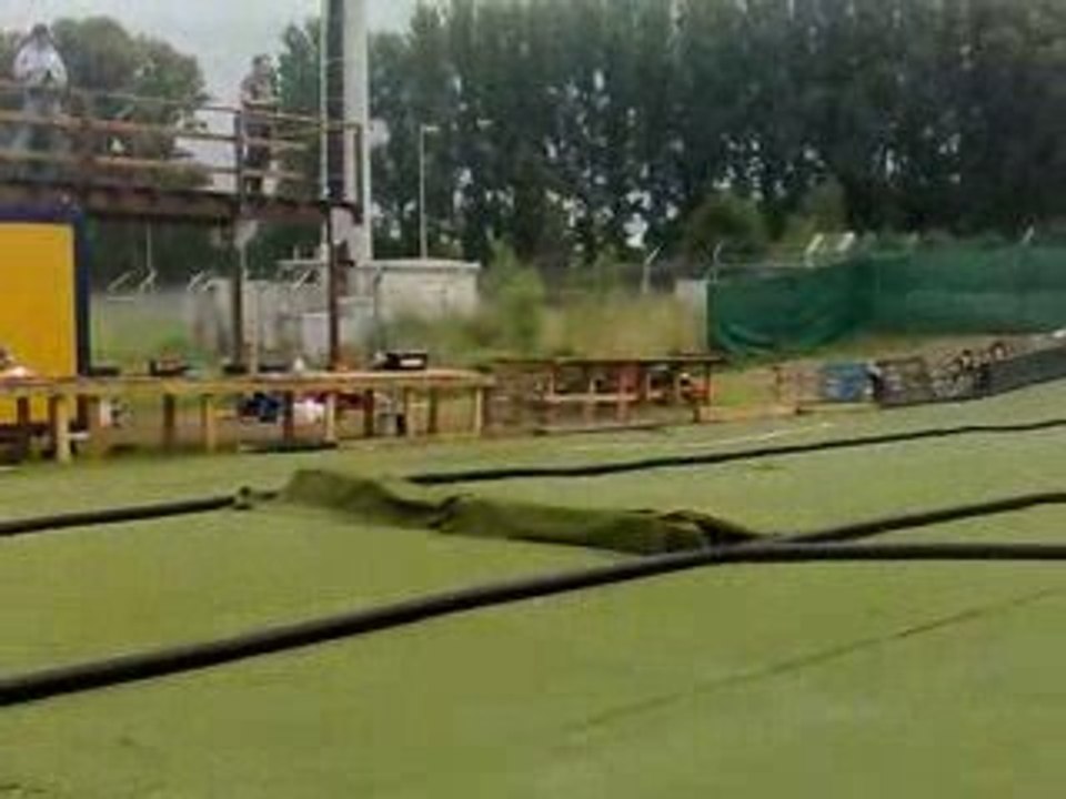 02082009067 NM Track nass