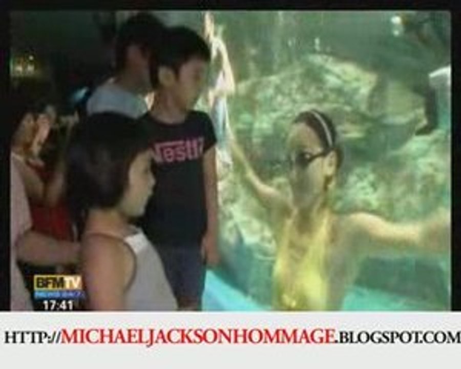 Moonwalk sous l'eau en Corée (aquarium) Michael Jjackson