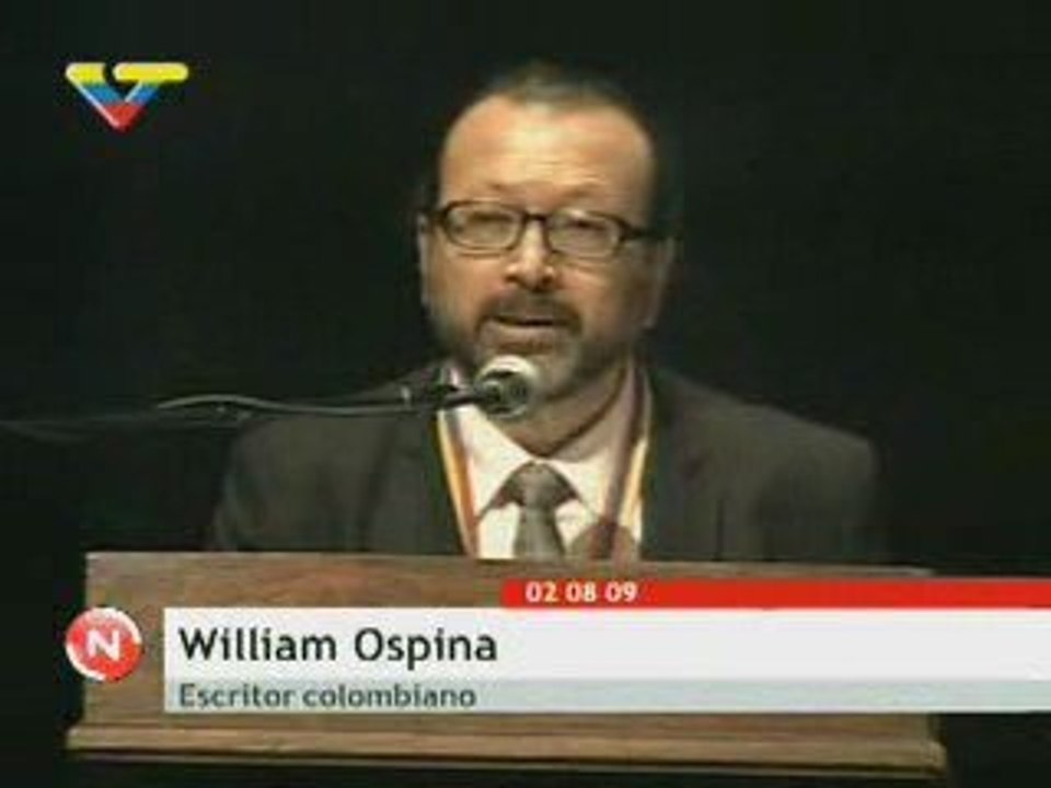 Escritor colombiano William Ospina Premio "Rómulo Gallegos"