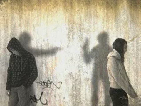 KAHRAMAN TAZEOĞLU-SUSUŞLARDA İNTİHAR VAR-RUSEDA LALE