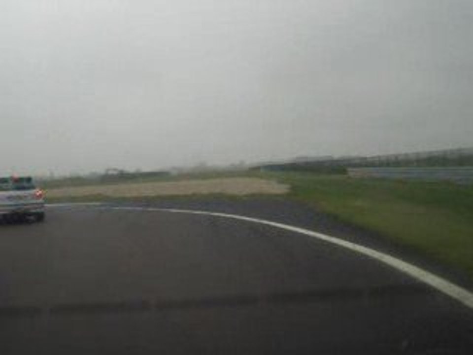 206 RC à LFG sous la pluie... session glisse!!!