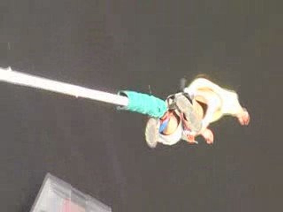 Saut à l'élastique Laurent viaduc de l'Isle Jourdain 47 m