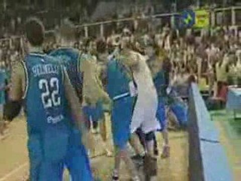 Basketball Italy Canada Brawl: Mancinelli punches Doorneka