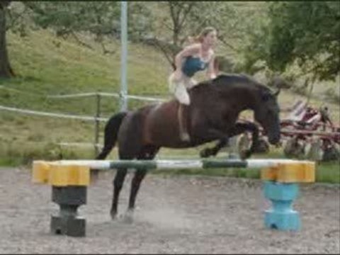 Zora, saut en liberté, à cheval