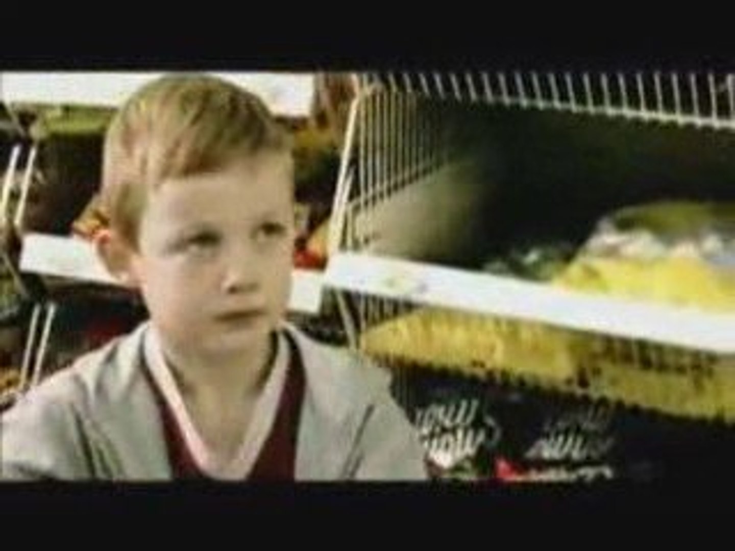 Un Enfant Tape Une Crise Dans Un Magasin Pour Des Bonbons Video Dailymotion