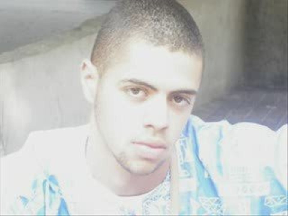 la vie ne fais pa de cadeau c4 massil feat alonzo (psy 4 )