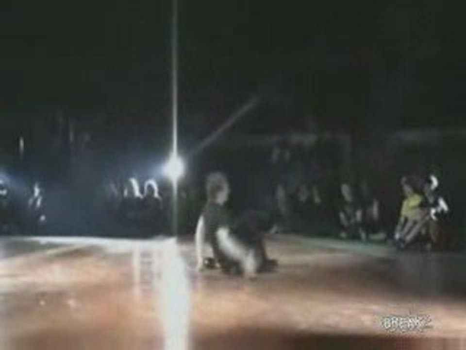 Break Dancer Knocks Himself Out Video