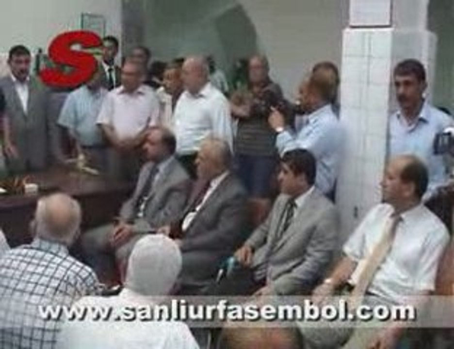 Aşevi kapılarını açtı