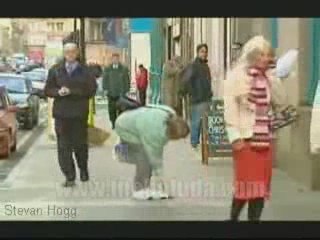 Arkadan Güzel Görünen Kadın (www.ineboluda.com)
