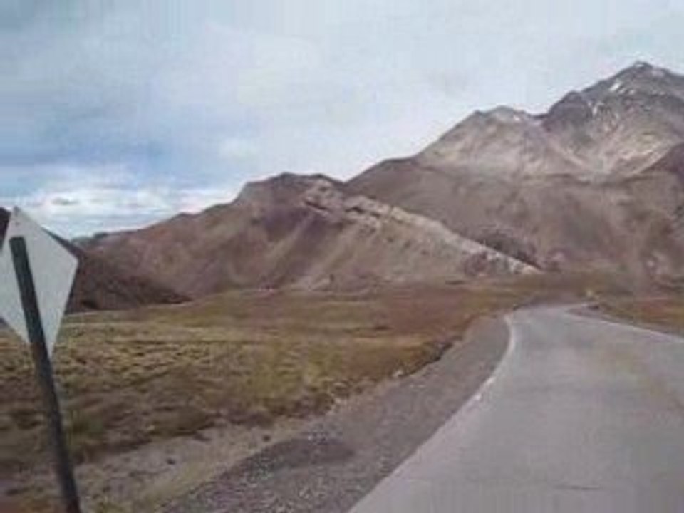 A 2850 métres d'altitude....il y fait du vent....(Argentine)