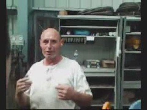 DELIRE AU TAFF !! POPEYE EN PREND PLEIN LA GUEULE !!MDR