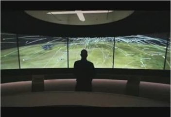 Le trafic aérien en temps réel sur un écran panoramique