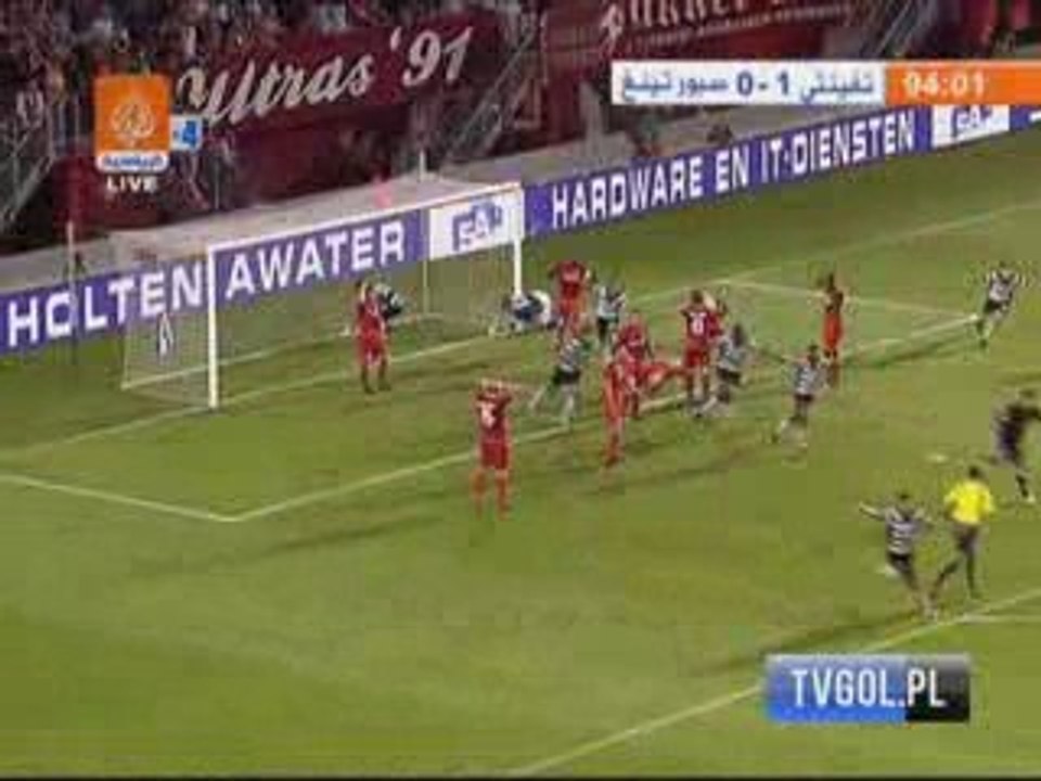 Portiere segna su calcio d'angolo