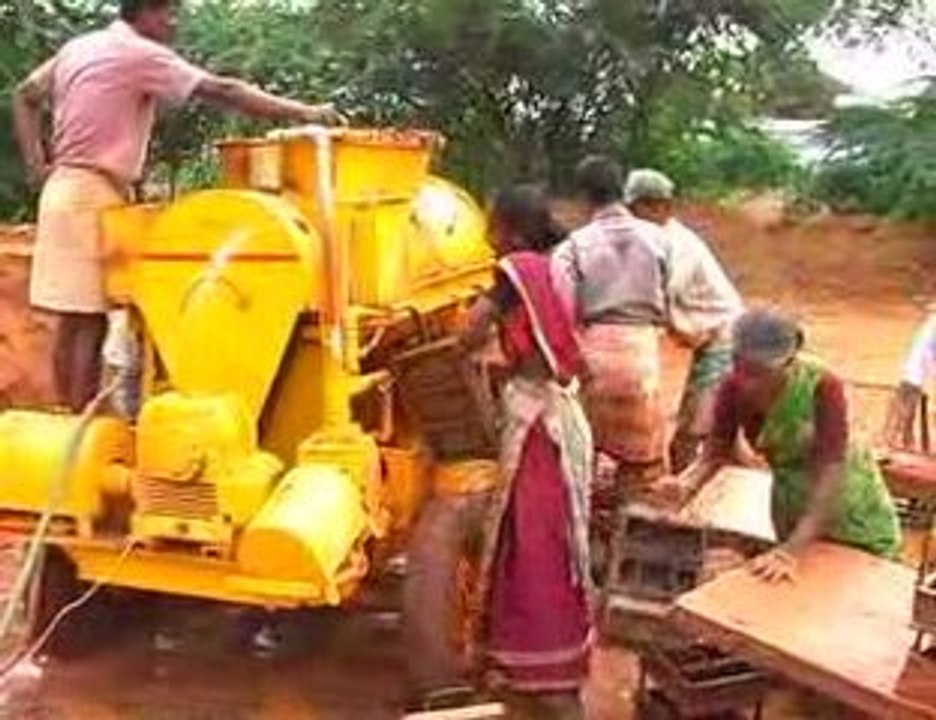 2.MUD BRICKS MAKING MACHINE(chiragindia.com)