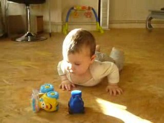 Juju joue à la ptite tuture