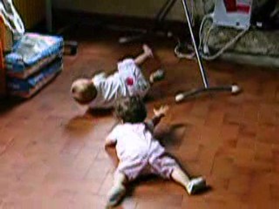 Leïla et Naomie à 4 pattes - 2