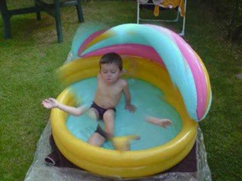 mon loulou dans la piscine !!!