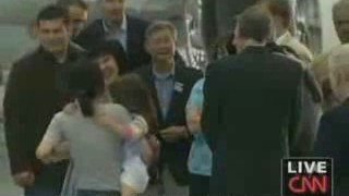 Journalists Euna Lee and Laura Ling arrive home with ...