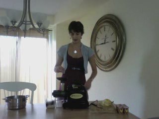 How to Make Homemade Baby Food Using Samson 9001 Juicer