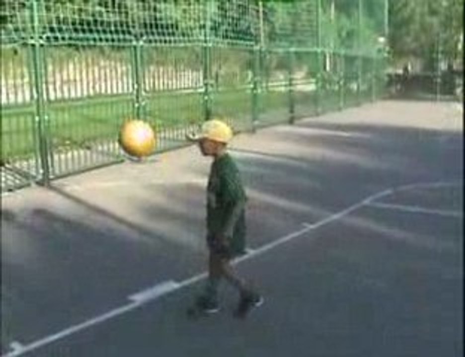 football record de jongle enfant de 7 ans   (15...