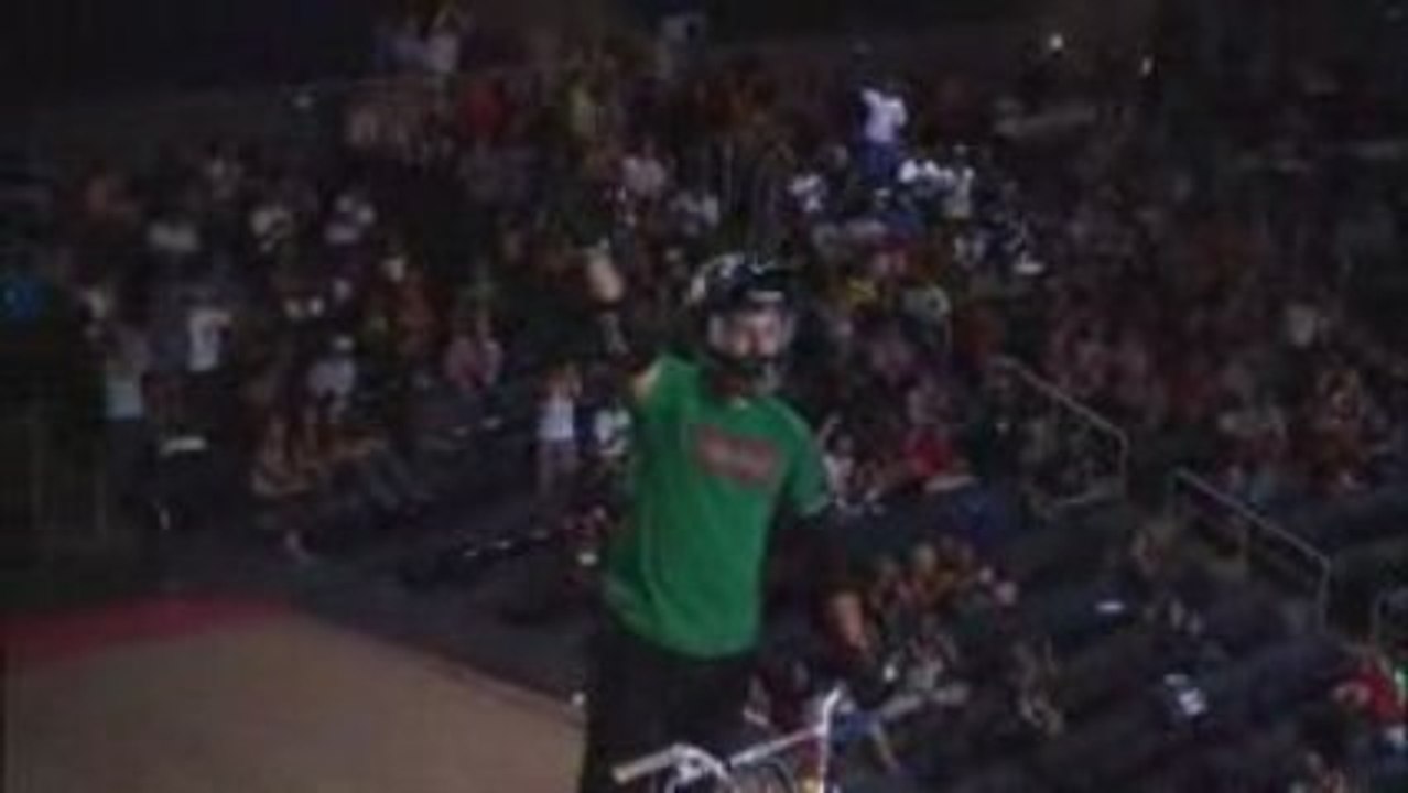 Premier double front flip en BMX - Anthony Napolitan