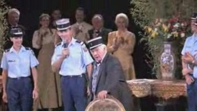 Michel Galabru et les gendarmes de Saint-Tropez (2009)