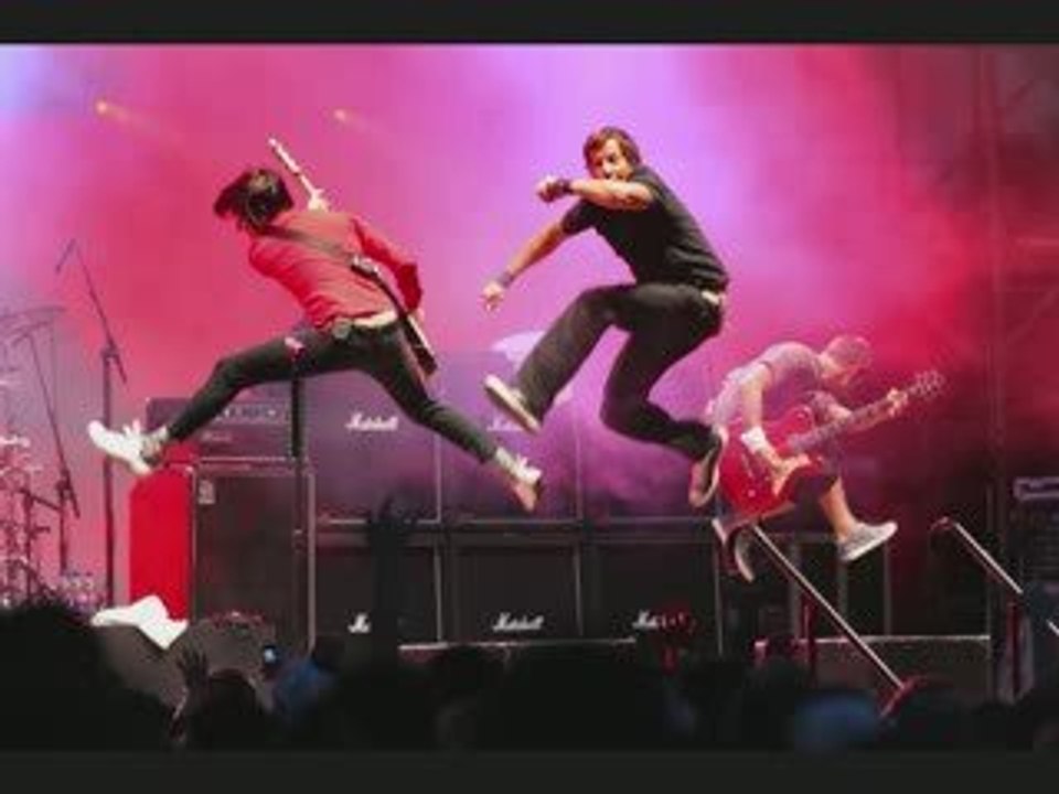 Simple Plan And Chipmunks Music 2