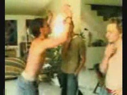 CICI-26 DANSE ET FAIT UNE PARTOUZE AVEC SES POTES