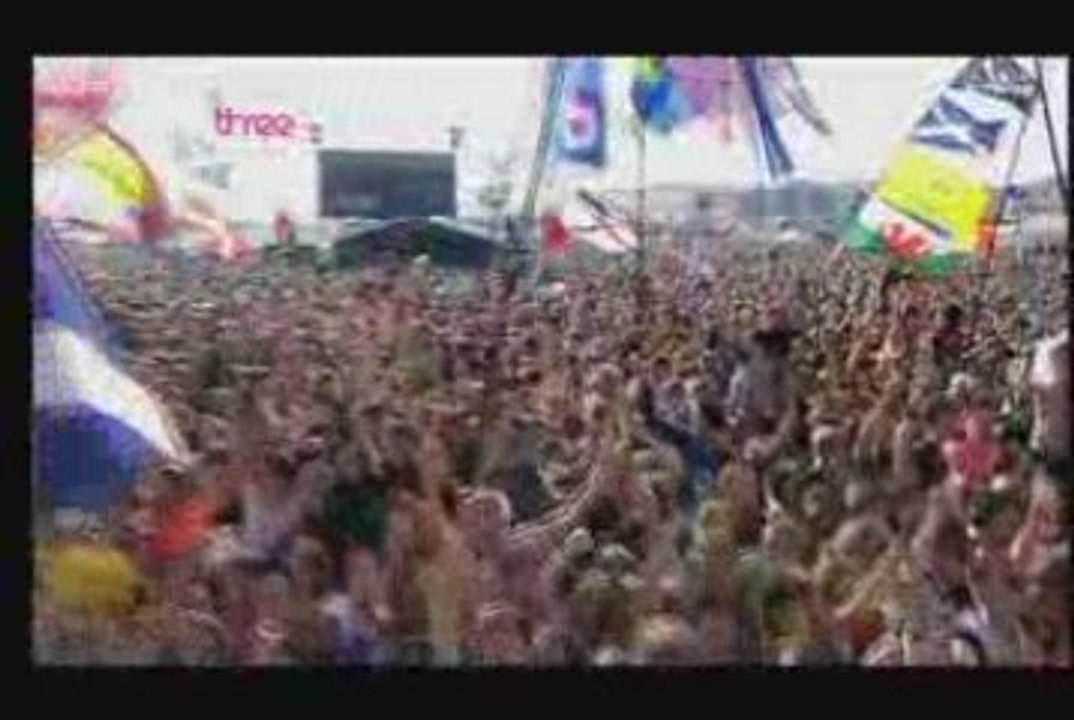 lily allen Womanizer Live In T In The Park