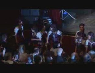 Les P'tits Loups de la Fontaine bleue, début du spectacle