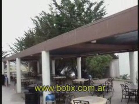 Ahuyentamiento profesional de aves en espacios al aire libre