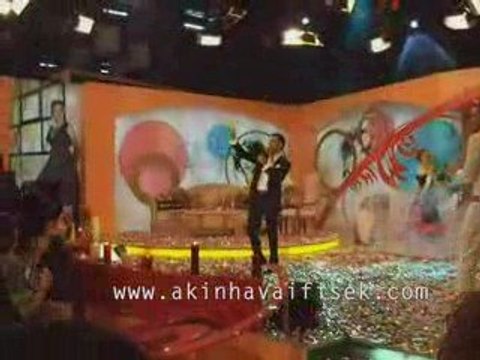 konfeti gösterisi,esra ceyhanla,konuk alişan,konfeti makinas