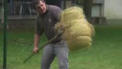 Jeux bretons 2/2 : Le lancer de botte de paille