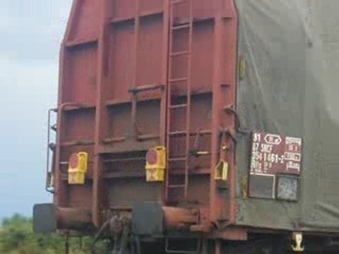 train complet de wagons bachés