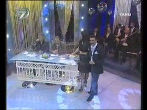 Cengiz Kurtoglu - Duvardaki Resim Canlı - YasayanEfsane.Com