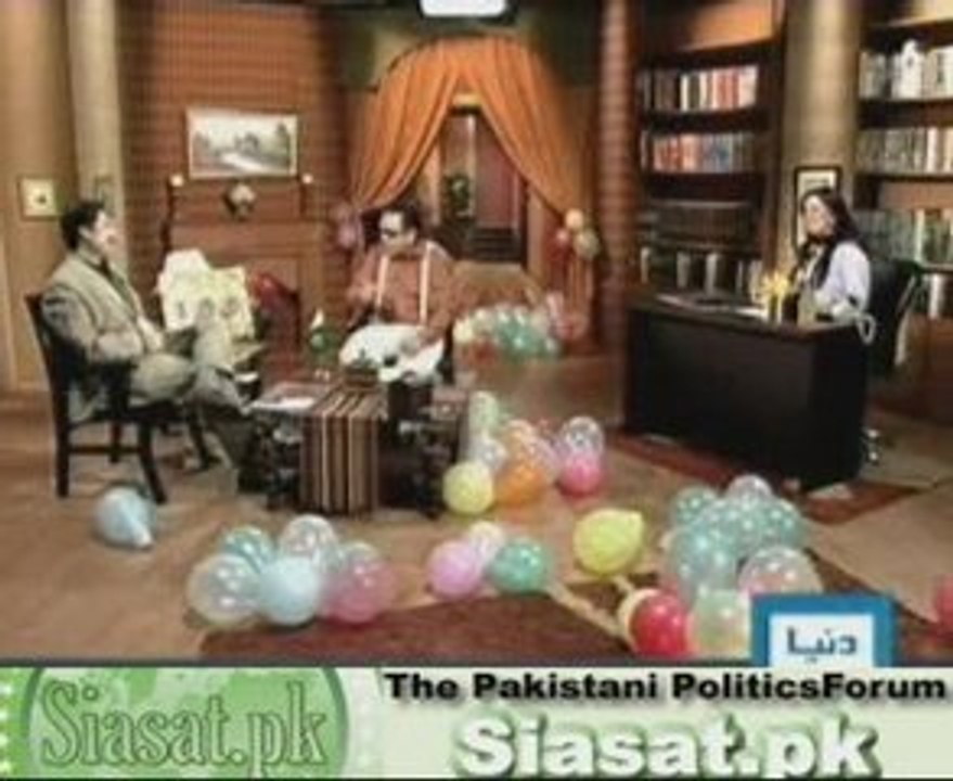 Exclusive - Never seen before - Pervaiz Musharaf Singing