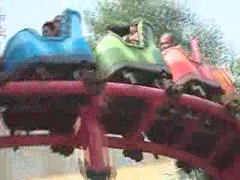 Jess et les filles dans la chenille