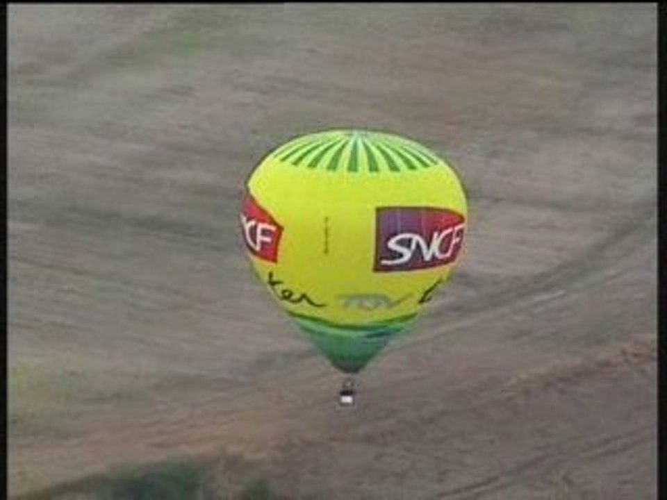 Le ballon SNCF TER croise le TGV
