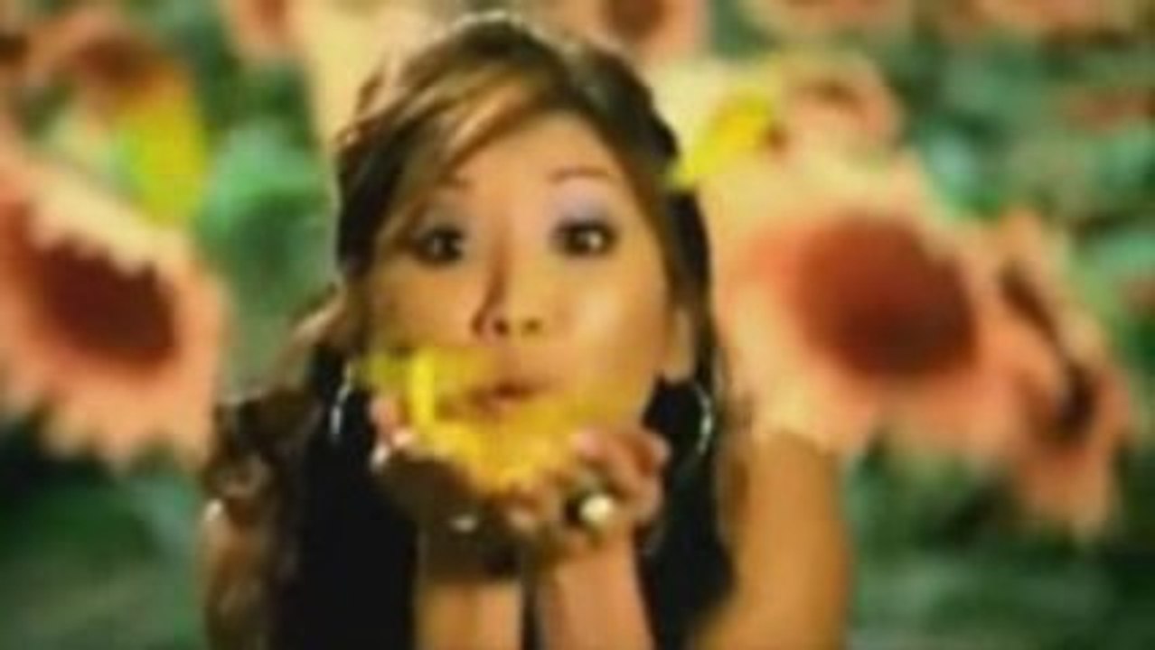 Jonas Brothers Ft. Miley Cyrus - Send it On (Official Video)