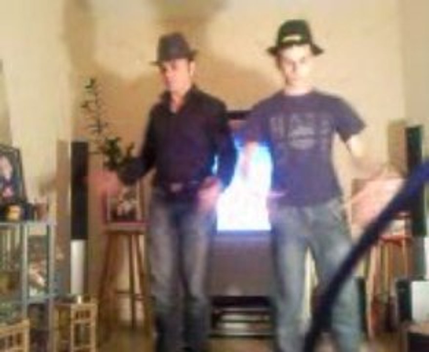 akoneric et son neuveux qui comence a bien dancer