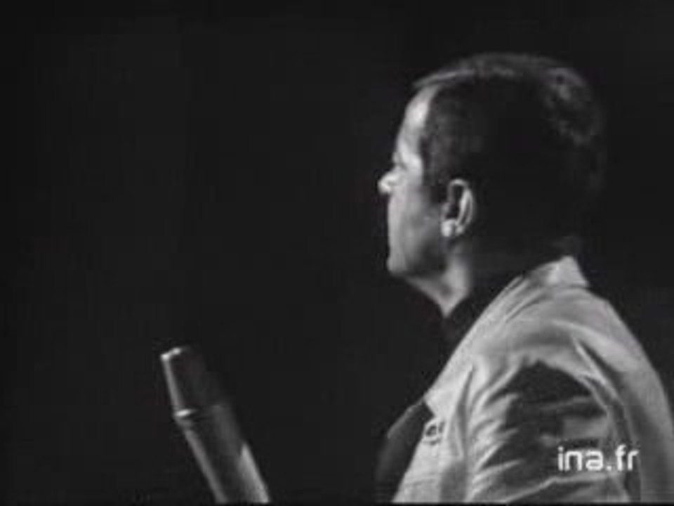 Serge Reggiani Les loups (sont entrés dans Paris)