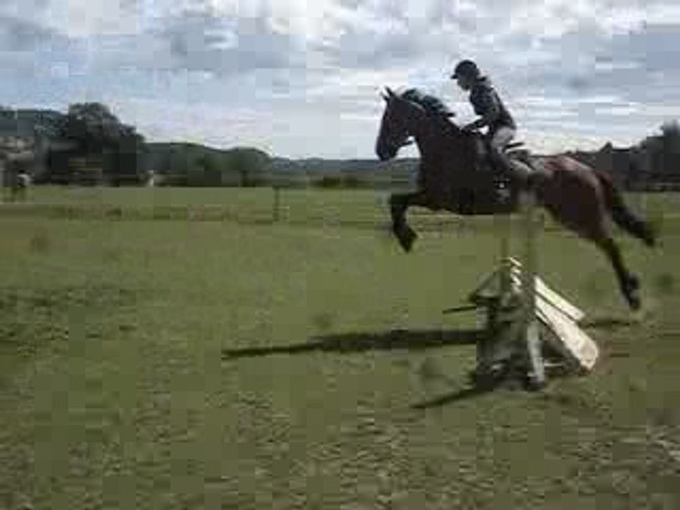 Nikita & Céline en parcours d'obstacles