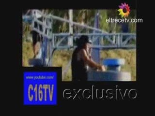 Cortina musical de cierre de hombre al agua