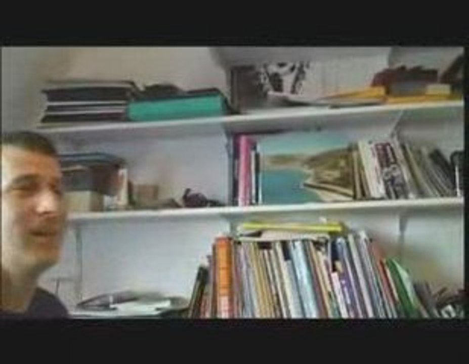 En terre étrangère - Bande annonce