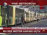 Metrobüs'ün Motor Kapağı Koptu