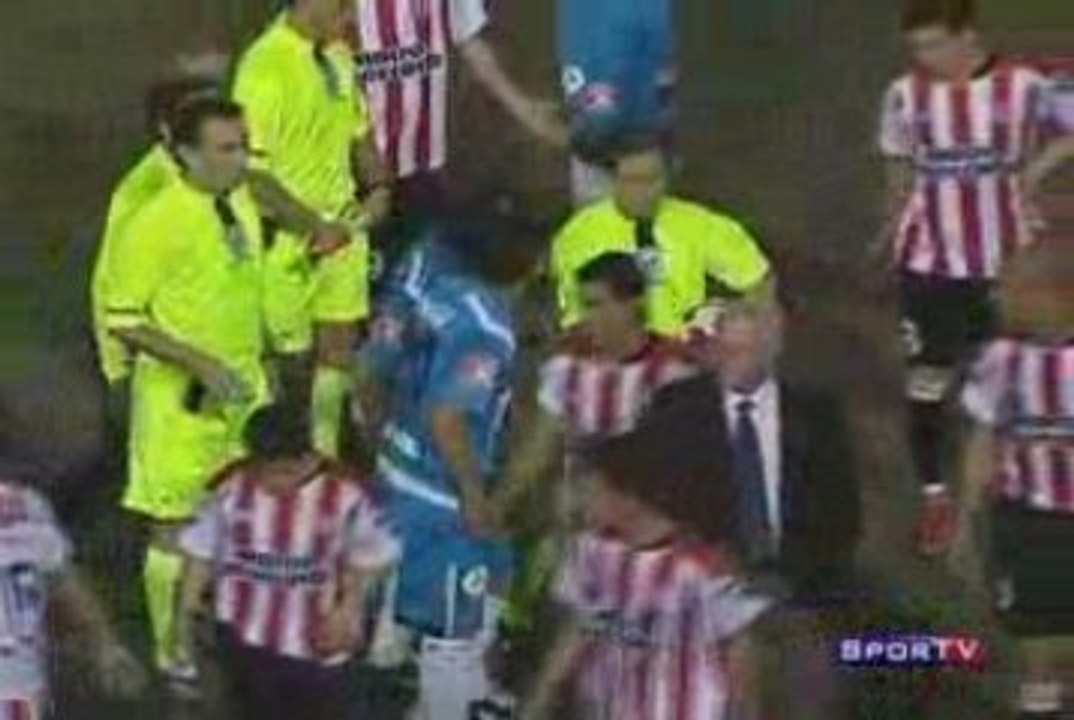 Fan attacks player , South America cup 11.08.2009